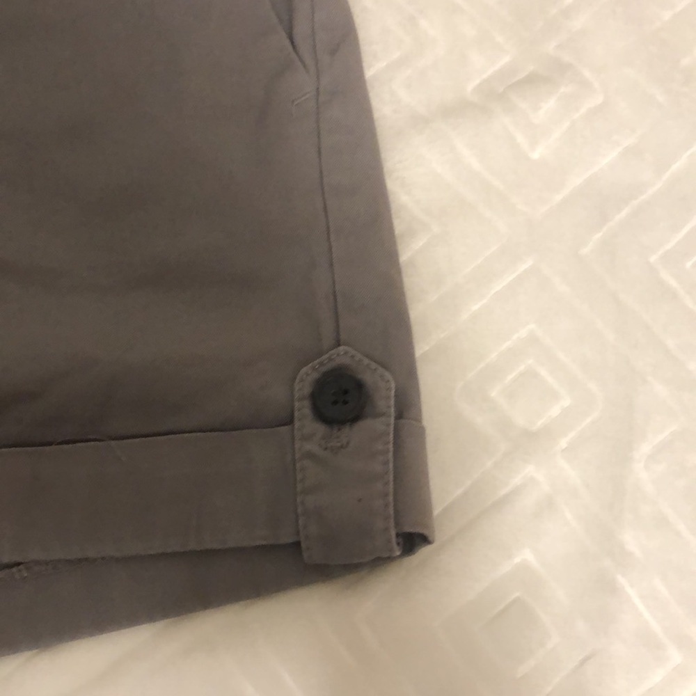 Super cute Banana Republic grey shorts with pockets everywhere! - Picture 2 of 9